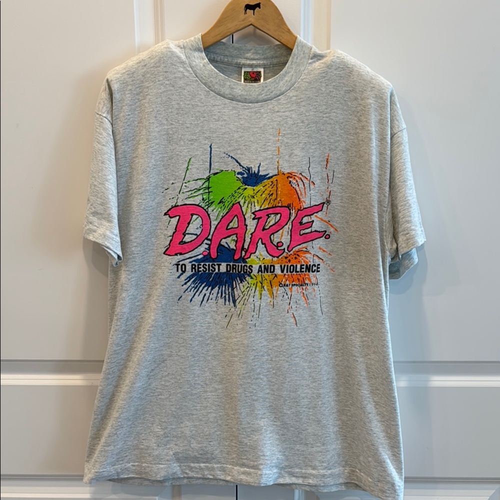 D.A.R.E 90’s resist drugs shirt single stitch